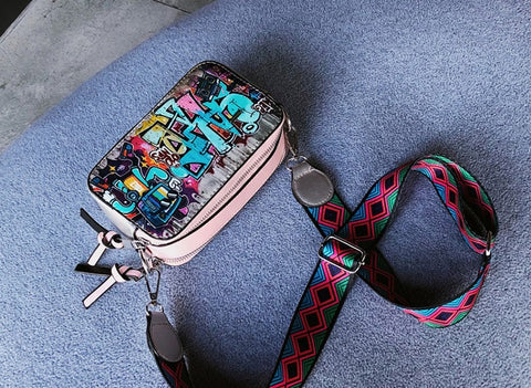 New Fashion Graffiti Print Wide Shoulder Strap Small Square Bag CODE: KAR2385