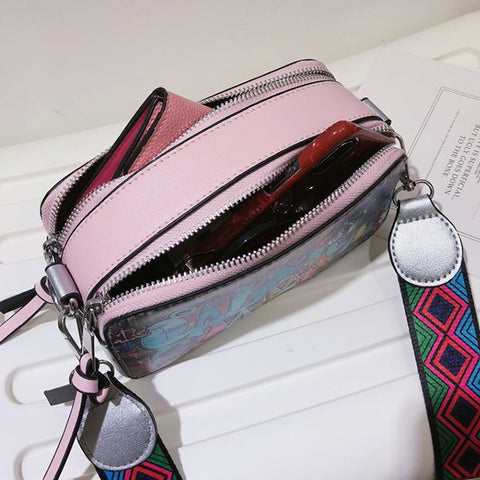 New Fashion Graffiti Print Wide Shoulder Strap Small Square Bag CODE: KAR2385