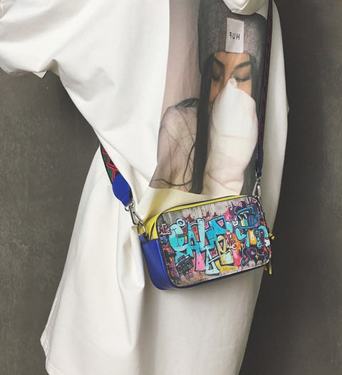 New Fashion Graffiti Print Wide Shoulder Strap Small Square Bag CODE: KAR2385
