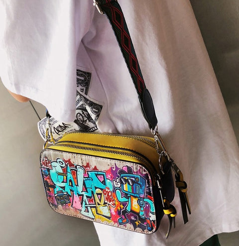 New Fashion Graffiti Print Wide Shoulder Strap Small Square Bag CODE: KAR2385