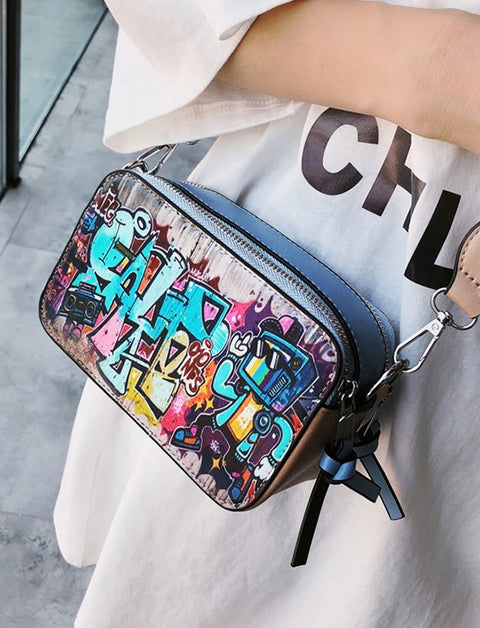 New Fashion Graffiti Print Wide Shoulder Strap Small Square Bag CODE: KAR2385