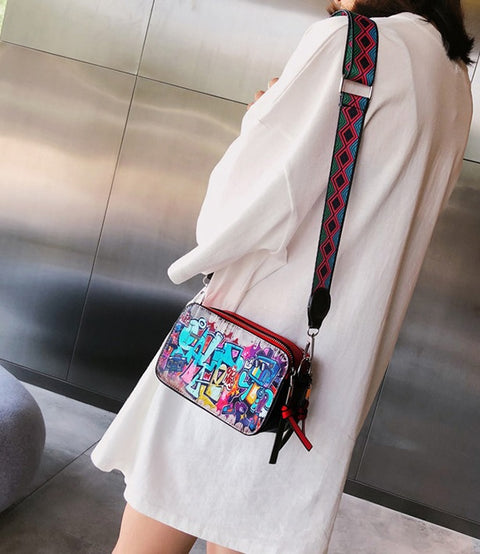 New Fashion Graffiti Print Wide Shoulder Strap Small Square Bag CODE: KAR2385