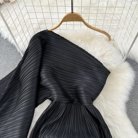 Sexy One-Shoulder Diagonal Collar Dress CODE: KAR2903
