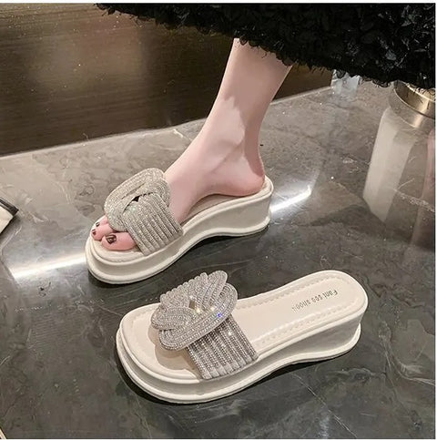 Summer Fashion All Matching Diamond Beach Slippers CODE: KAR3158