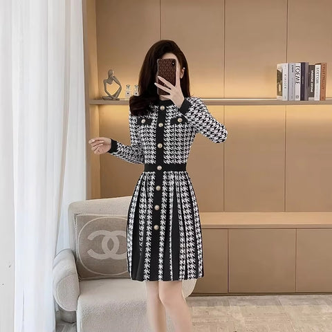 New Light Luxury Round Neck Long Sleeve Pleated Dress CODE: KAR3397