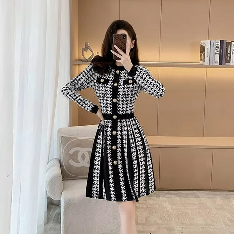New Light Luxury Round Neck Long Sleeve Pleated Dress CODE: KAR3397