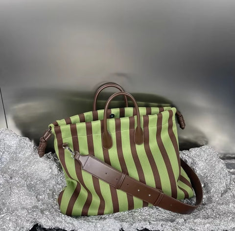 New Fashion Unique Simple Underarm Shoulder Commuter Crossbody Tote Bag\Hand bag  CODE: KAR3552