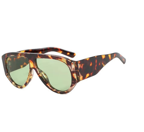New Retro Shades Fashion Gradient Rivets Decoration Sun Glass CODE: KAR4349