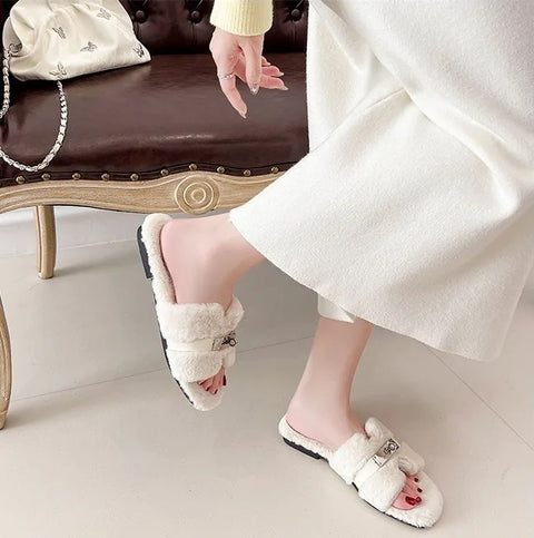 New Fashion fluffy cute designer fur slippers CODE: KAR4403