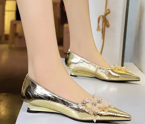 New Pointed Toe Fashion Flower Pumps Heels CODE: KAR4673