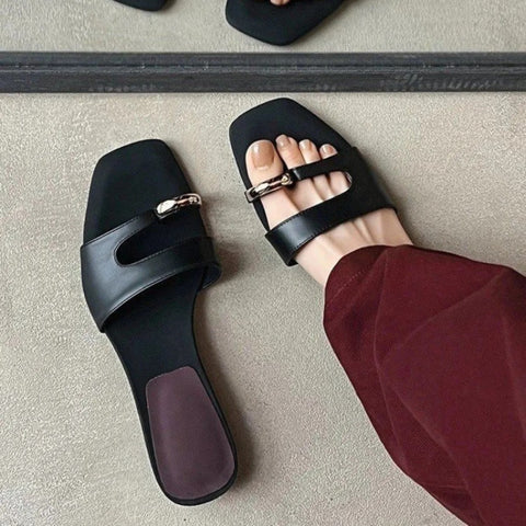 Fashion Casual Designer Comfortable Outdoor Elegant Flat Slippers CODE: KAR4737