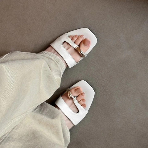 Fashion Casual Designer Comfortable Outdoor Elegant Flat Slippers CODE: KAR4737