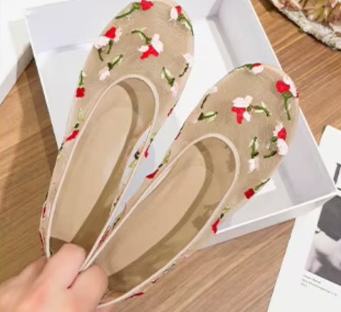 New Designer Flower Soft bottom Round Toe Flat Shoes CODE: KAR5146