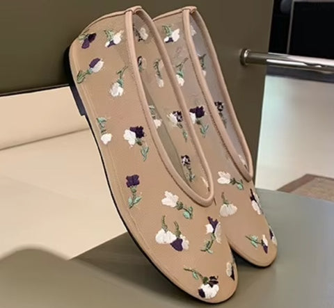New Designer Flower Soft bottom Round Toe Flat Shoes CODE: KAR5146