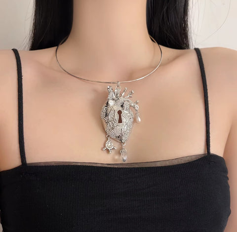 New Unique and Exaggerated Heart Pendant Necklace CODE: KAR5159