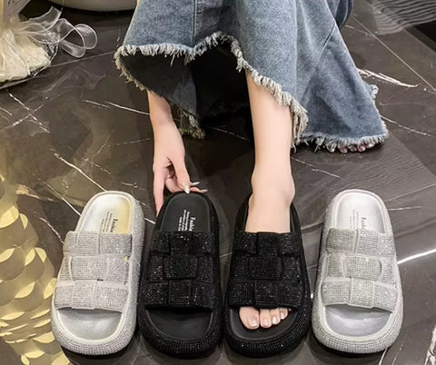 New Thick-soled Open-toe Comfortable Anti-slip Slippers CODE: KAR5177
