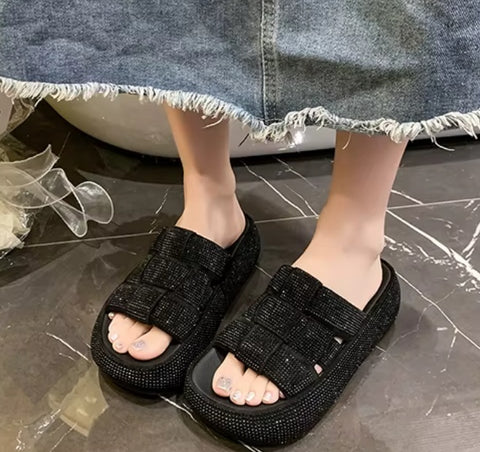 New Thick-soled Open-toe Comfortable Anti-slip Slippers CODE: KAR5177