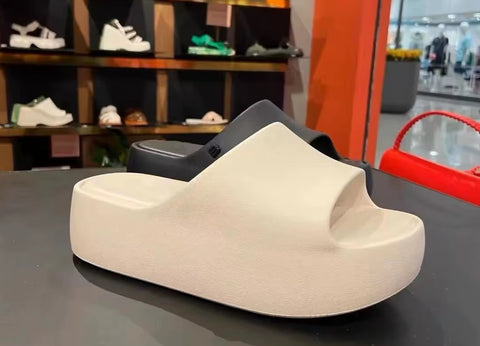 New Fashion Thick Sole Jelly Slide Casual Slippers CODE: KAR5210