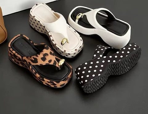 New Thick Bottom Foot-Strap Slippers Sandals CODE: KAR5221