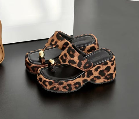 New Thick Bottom Foot-Strap Slippers Sandals CODE: KAR5221