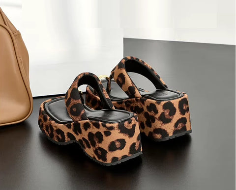 New Thick Bottom Foot-Strap Slippers Sandals CODE: KAR5221