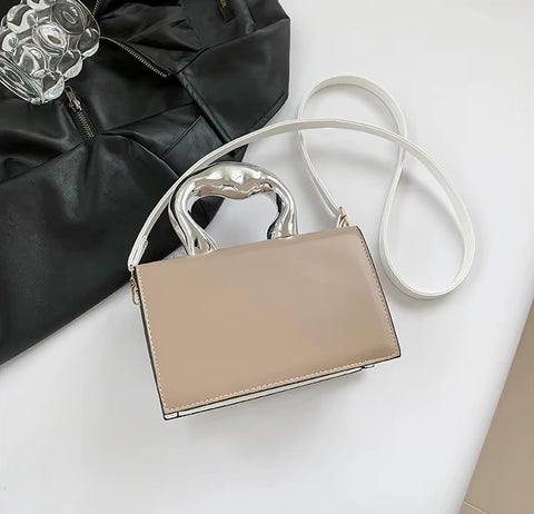 New All-Match European and American Personalized Portable Messenger Bag CODE : KAR3732