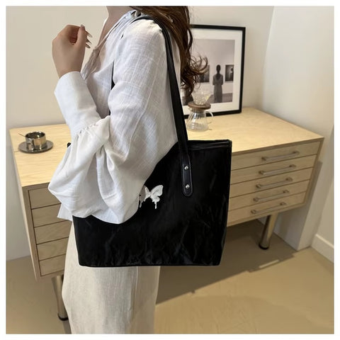 New Casual Large Capacity Butterfly Hardware Shoulder Bag CODE: KAR3735