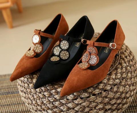 New Fashion Pointed Toe Retro Low Heeled Spring Autumn Elegant Brand Designer Shoes CODE: KAR3742