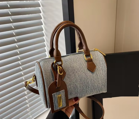 New Fashion Luxury Designer Crossbody Handbag CODE: KAR3889