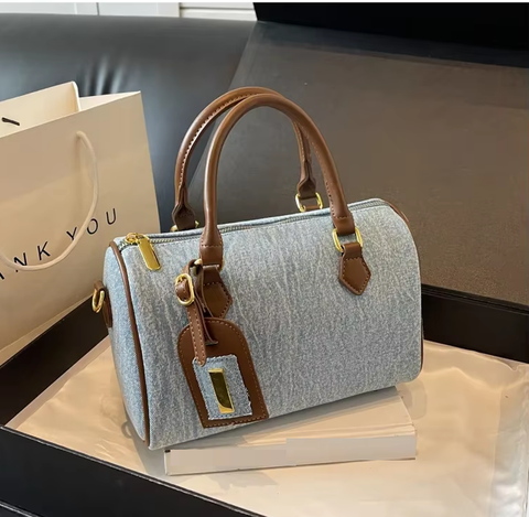 New Fashion Luxury Designer Crossbody Handbag CODE: KAR3889