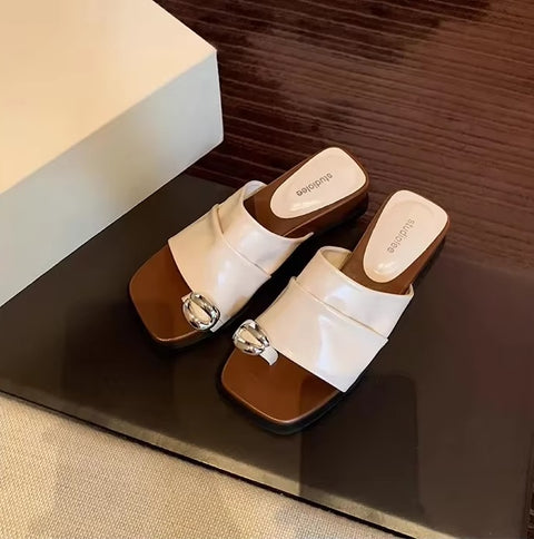 New Fashion Silver Metallic Slip-On Flats with Chain Detail Slippers CODE: KAR4103