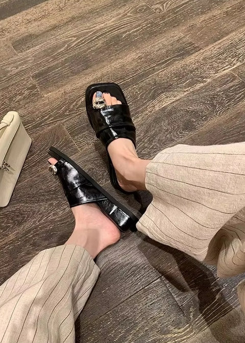 New Fashion Silver Metallic Slip-On Flats with Chain Detail Slippers CODE: KAR4103