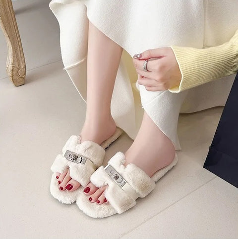 New Fashion fluffy cute designer fur slippers CODE: KAR4403