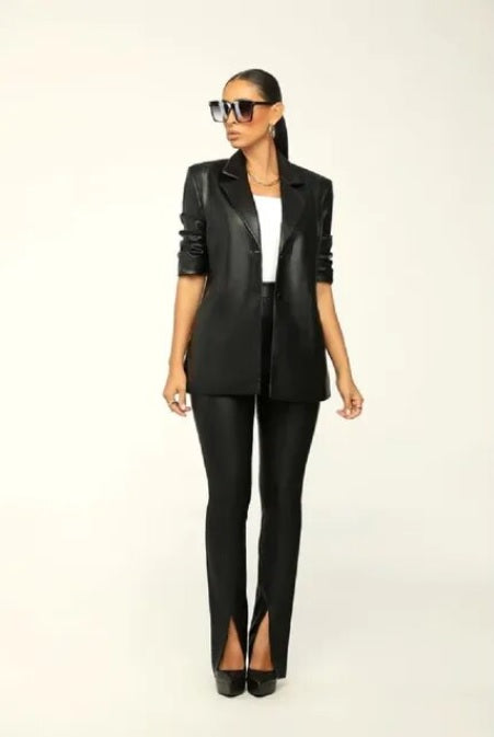 New senior slim V-neck design Coat split Slim-fit pant set CODE: KAR2366