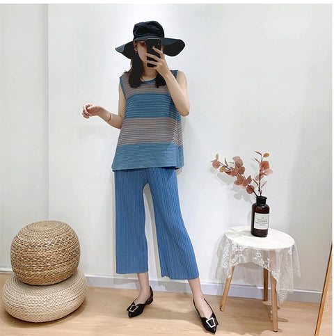 Pleated Stripe Top loose Fashion Color matching Set CODE: KAR1084