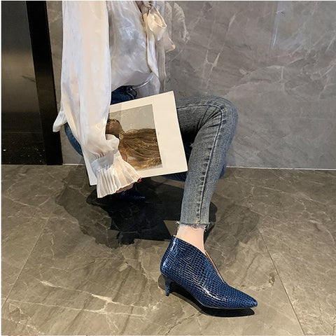 New  Casual  Sexy Pointed High Heel V Mouth Short Shoes CODE: KAR1394