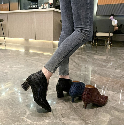 New  Casual  Sexy Pointed High Heel V Mouth Short Shoes CODE: KAR1394
