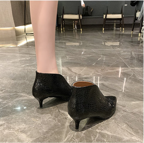 New  Casual  Sexy Pointed High Heel V Mouth Short Shoes CODE: KAR1394