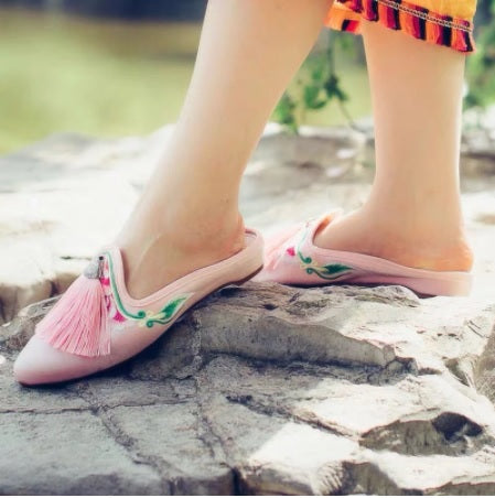 Flower Beijing Opera Ethnic Rubber Outside Embroidery Slippers CODE: KAR1431