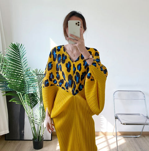 New Bat Sleeve V-neck Long Loose Elegant Causal Pleated Leopard Printed Dress CODE: KAR1533