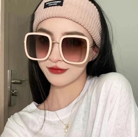 New Square Oversized Sun Glasses CODE: KAR1582