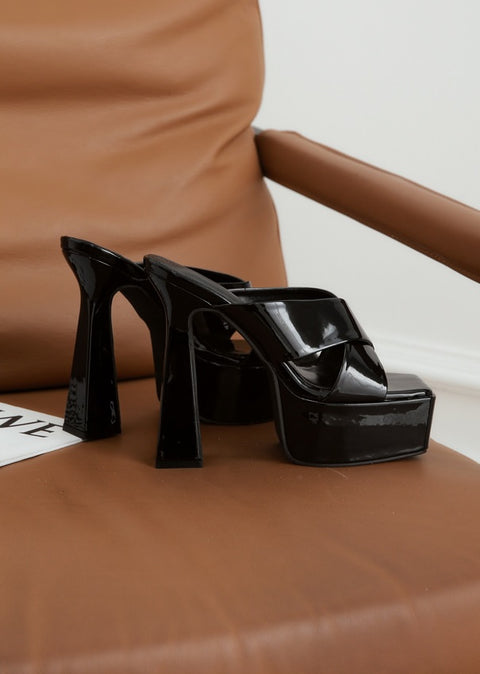 New Fashion Square Head Shallow Patent Cross Belt Side Empty Thick Heel Sandals CODE: KAR1826
