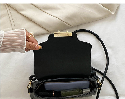 New Luxury Designer With Lock Crossbody Bag CODE: KAR1863