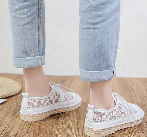Comfortabel Casual Shoes Lady Brand White Flat CODE: KAR723
